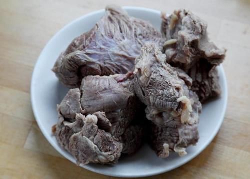 卤牛肉，过年数它牛，别急猴猴地下锅卤，多加1步，肉烂入味不腥气