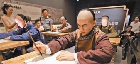 乾隆皇帝$乾隆出绝对选状元, 一考生对不出打算走, 却被乾隆当场定为状元!