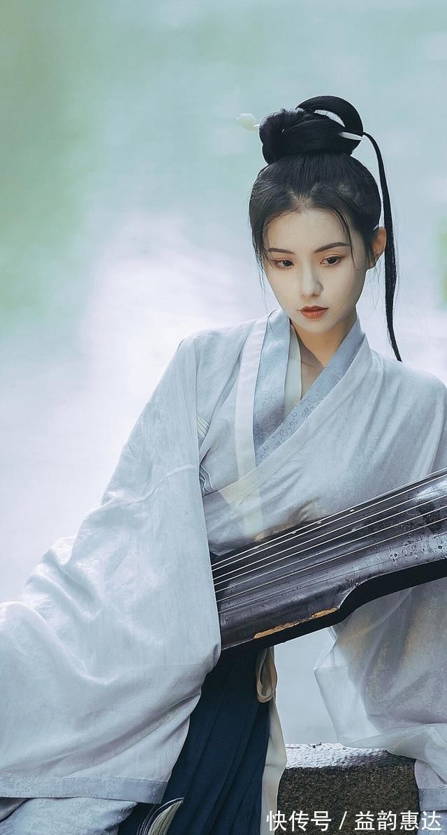 红茸！李煜很“风流”的一首词，刻画歌女的大胆泼辣，最后9字令人心动