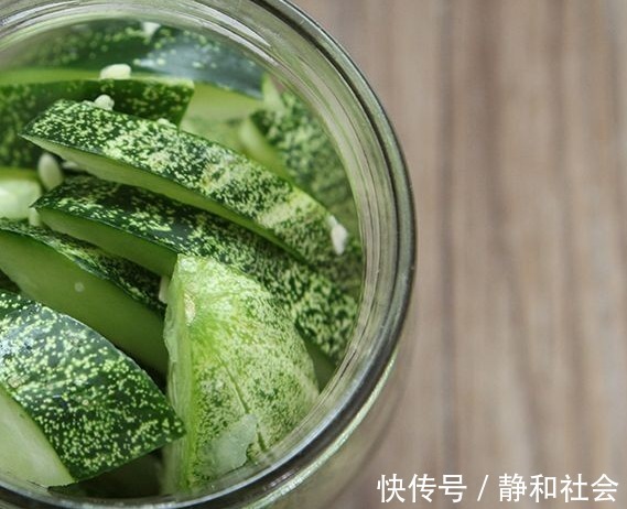 酸黄瓜|黄瓜不要腌着吃了，切片泡一泡，当天做当天吃，无油清爽又解腻