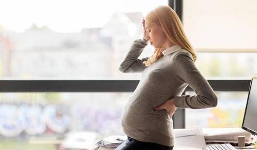 五个月|为什么很多孕妈怀孕四五个月了,还不显怀?三个原因告诉你