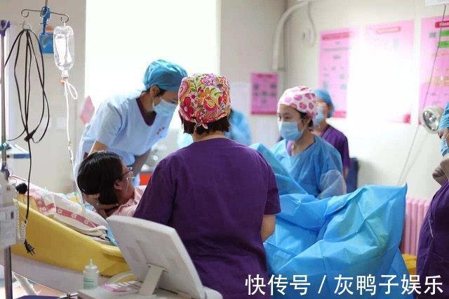 陈年老|生孩子时,除了要经历十级疼痛外,产妇还会遇到这些“尴尬”事