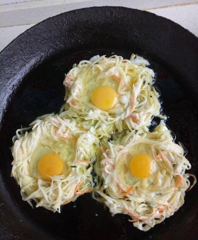 土豆丝鸡蛋饼|土豆丝鸡蛋饼，金黄的颜色和酥脆的味道，这是一个标准的早餐