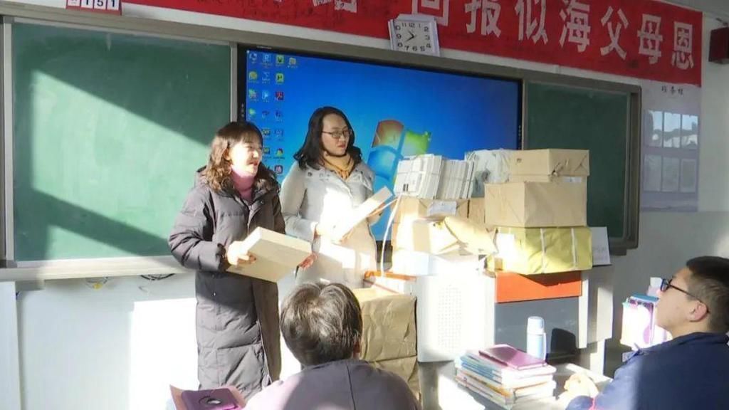 新书|育才中学这位老师的心愿成真了！她的学生们获赠大量图书！
