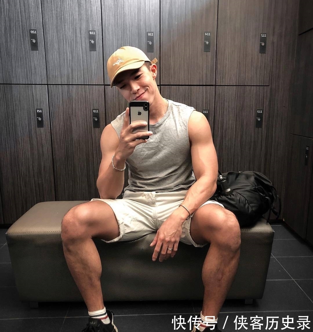 肌肉|爱健身的小鲜肉练就一身精壮的肌肉，立体的人鱼线宛如刀刻！