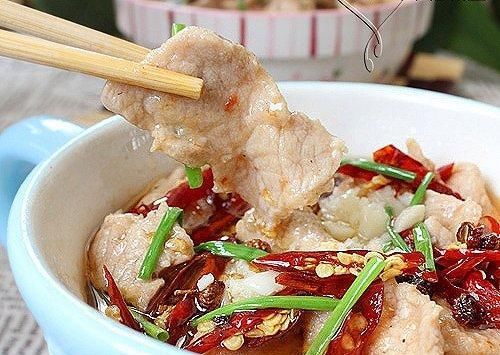 聚餐选择经典菜，水煮鱼、水煮肉片、毛血旺，你喜欢哪一个