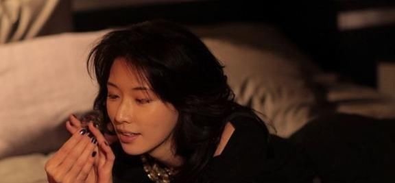 子宫寒气|女性突然2个地方发胖,可能是子宫出了问题,别再傻傻的减肥