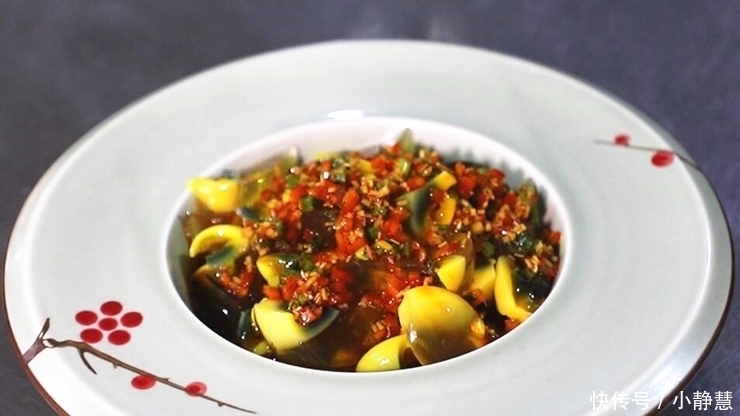 皮蛋的美味做法,只要一个料汁,制作超简单,全家都爱吃