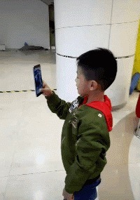 |搞笑gif:姑娘,你们这是练习了多久,配合的这么默契