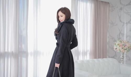 风衣|飞絮飘萤纯色，雪狐轻巧呢大衣，青春时尚气质足！