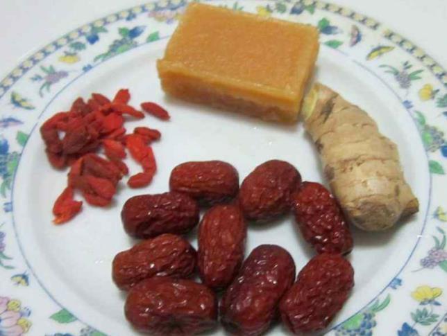 生姜|红枣碰上它,称“穷人的阿胶”,除去老雀斑,驱寒暖胃,皮肤好