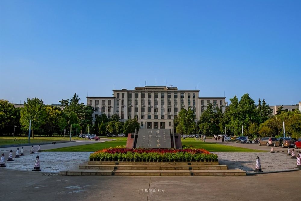 安徽将提高省内公办高校本科学费