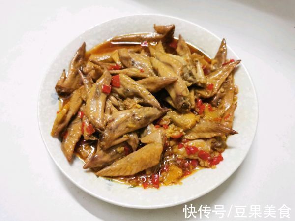 超简单又好味的电饭锅懒人版蒜香鸡翅尖，看一眼就会