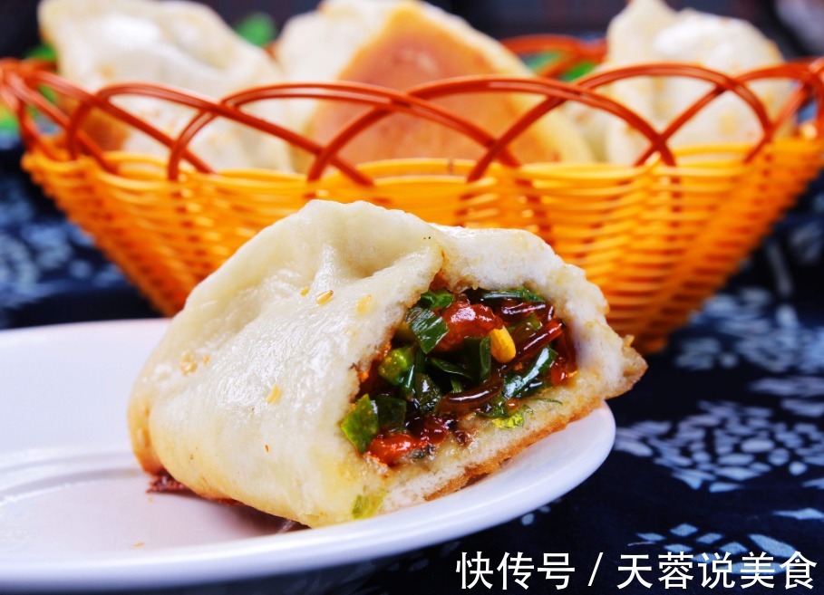 做水煎包，该用什么水很多人都做错，所以包子口感不脆，不好吃