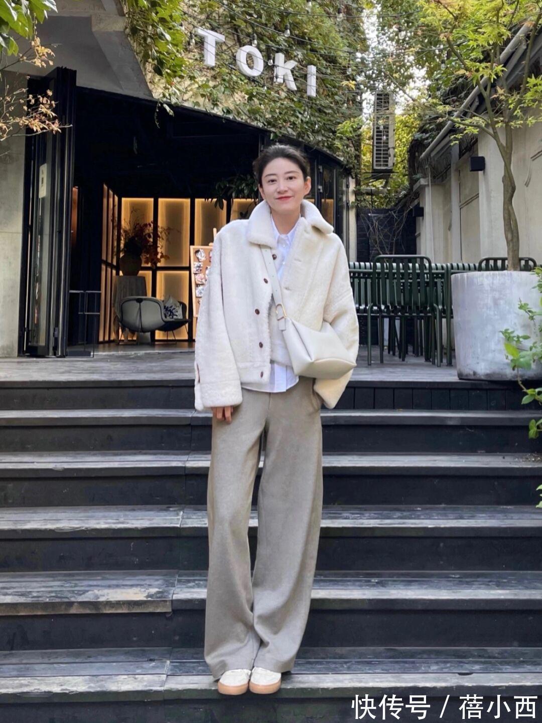 纯白色|冬天穿啥保暖又时髦?有这5款“羊羔毛外套”就够了,全身暖洋洋