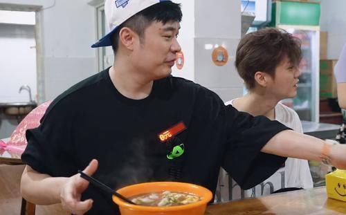 鹿晗|陳赫、鹿晗、鄧超吃早餐,看清楚價格后,網(wǎng)友:確定是明星?