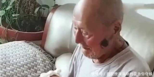 老人|百岁太爷爷和玄孙跨世纪的见面,相视一笑的瞬间,网友:莫名泪目