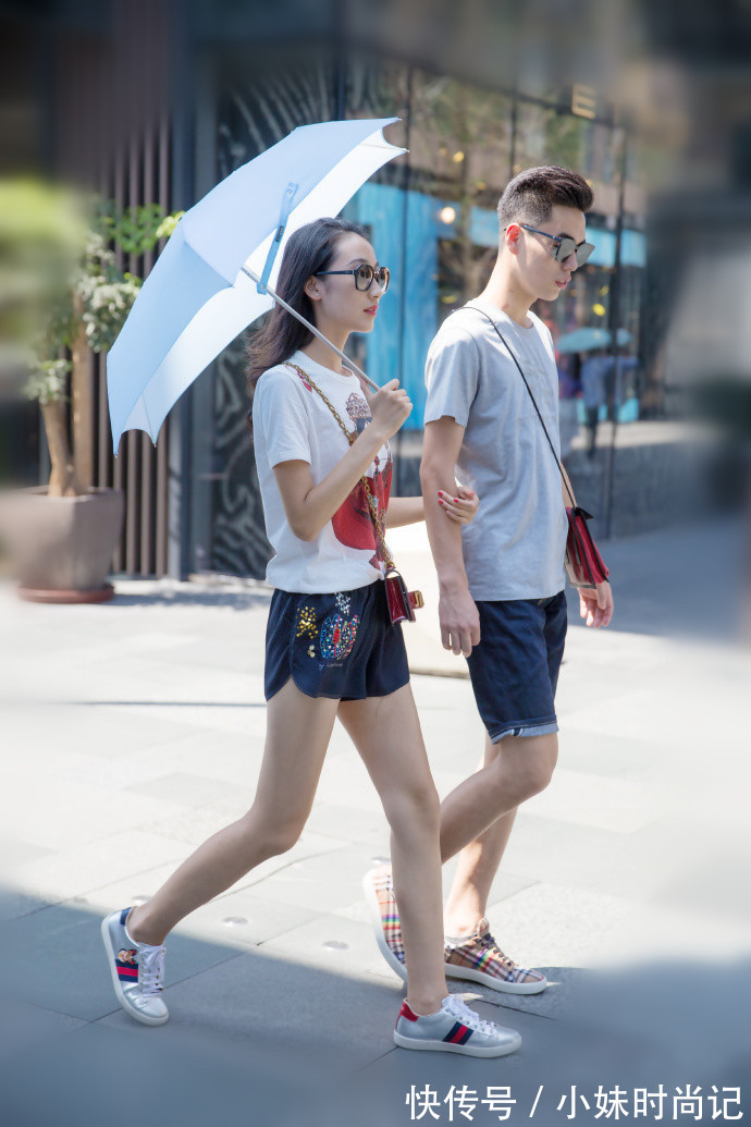 街拍|成都街拍,简单搭配打造小清新的即视感