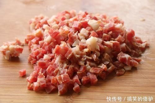 比包子馒头还好吃，外皮有嚼劲，馅料满满，一次吃3个都不过瘾！