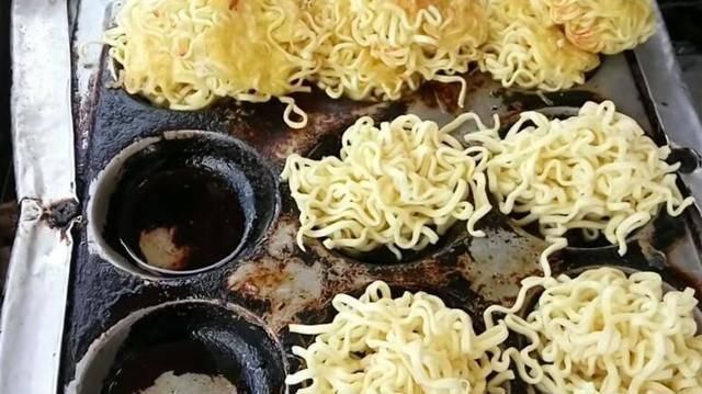 小吃|大婶在路边摆摊卖这小吃,路人见了只摇头,试尝后连锅都买走了