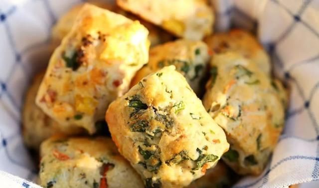 菠菜|自从学会这早餐，连吃3天还不够，全家都喜欢，一袋面几天见底了