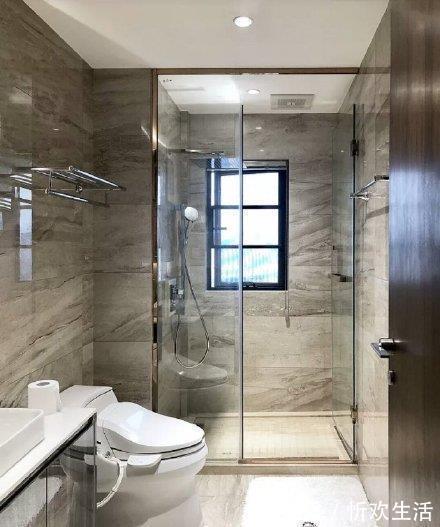 瓷砖|卫生间装修不要贴瓷砖了,如今有钱人都喜欢这样装,太聪明了!