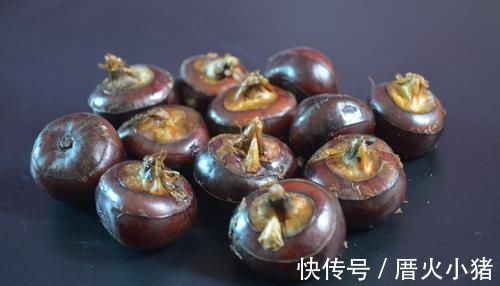 荸荠去皮原来这么简单,教你新办法,轻松剥出完整荸荠,太实用了