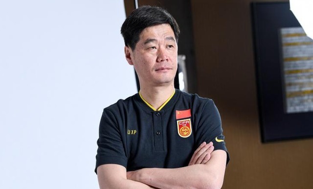 李霄鹏|国足0比2惨败日本,李霄鹏赛后主动揽责,鼓舞全队尽管放开手脚干
