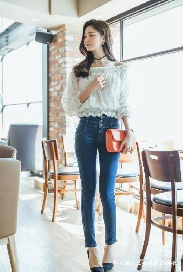 牛仔裤小姐姐身材完美,尽显优雅时尚,简单又好看