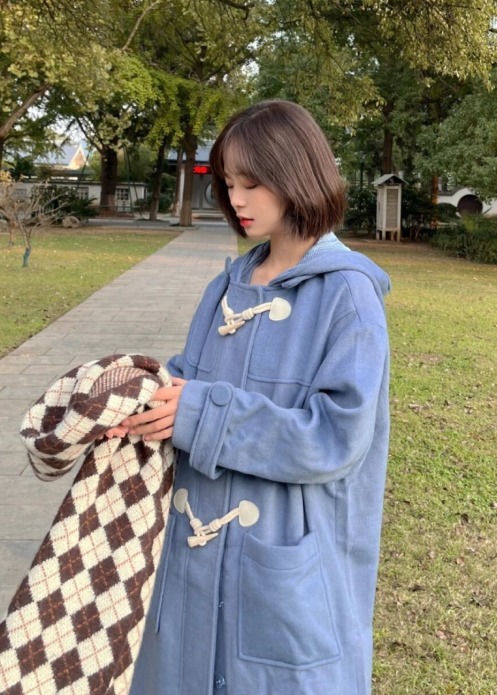 牛角扣大衣 小个子女生的冬季穿搭指南,身穿“牛角扣大衣”简约洋气,超好看
