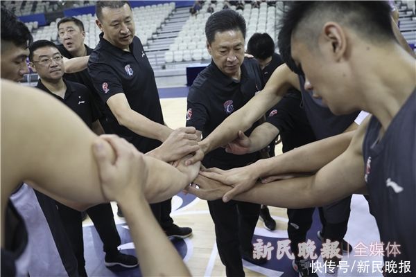 王哲林|铭记场面｜新赛季再出发！上海男篮踩点新主场展望新征程