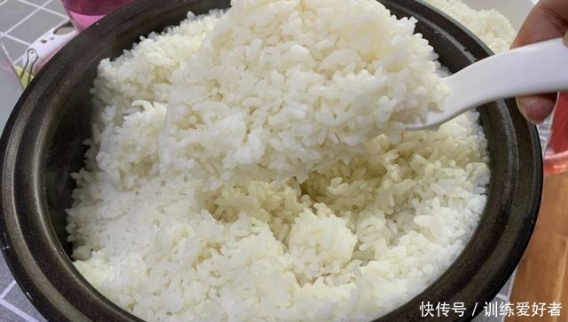 焖大米时,记住“2放3窍门”,米饭香软可口,粒粒分明!