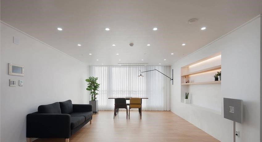 氛围感|理智选择“去客厅化”，只买一张沙发不做累赘设计，111㎡很舒服