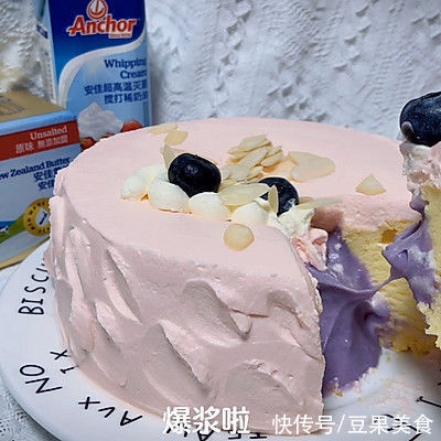 #安佳佳倍容易圣诞季#紫薯芋泥爆浆蛋糕,冰淇淋口感