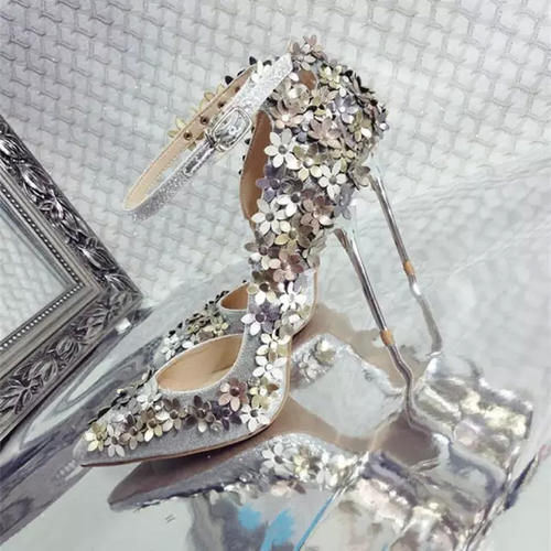 美脚搭美鞋，挑一双最适合校园舞会搭配的最纯透明亮晶高跟鞋