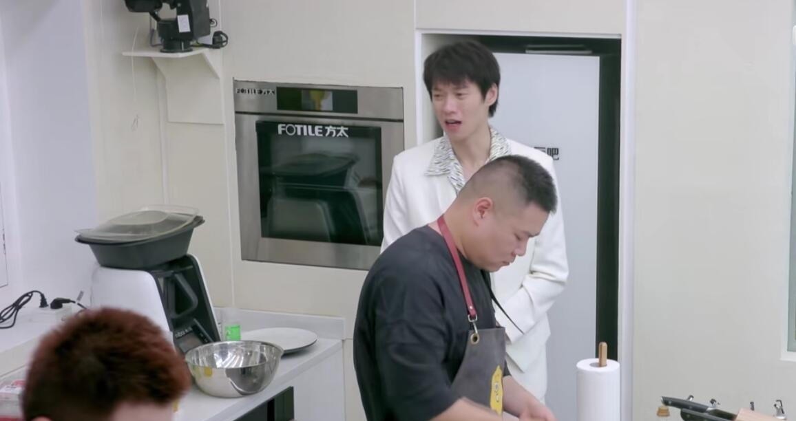 岳云鹏的真实拯救了《拜冰》，魏大勋和何炅的对话又把它打回原形