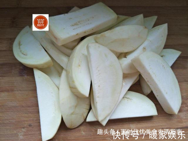 在家做茄子，我教你一招，不仅不吸油，味道比红烧肉还香！