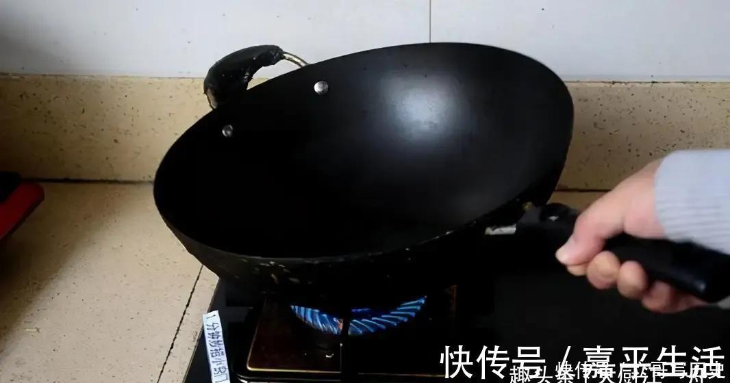 鸡蛋壳|炒锅锅底不管多黑,教你一招,立马焕然如新,连洗洁精都省了