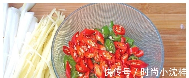 清蒸|不管蒸什么鱼，这个步骤都不能省！鱼肉细嫩无腥味，赶快学学吧