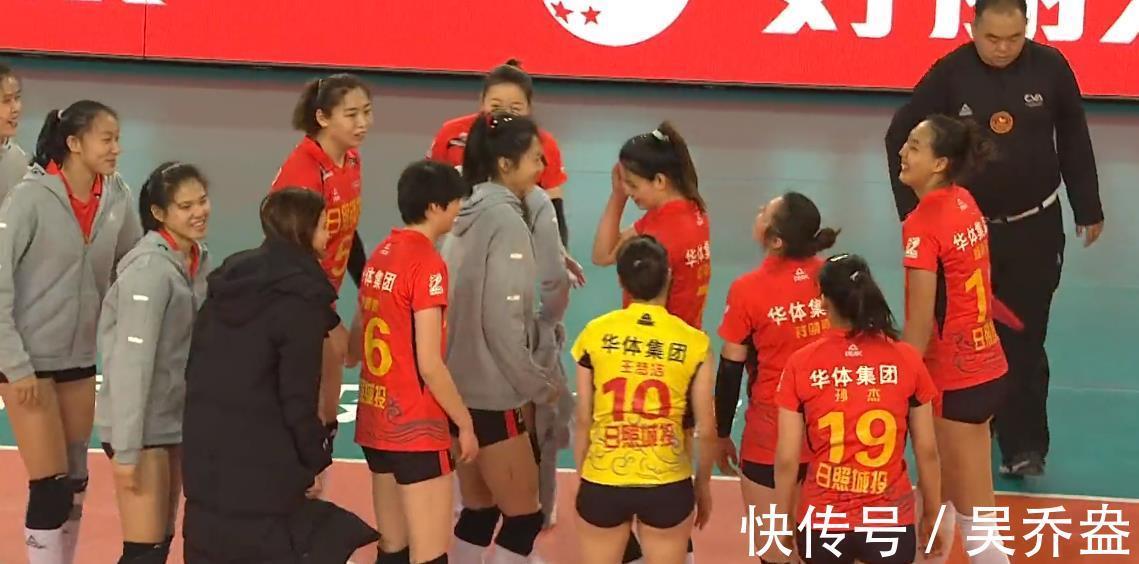 李岩龙|别再浪费天赋!山东女排3-2逆转福建队,联赛第五名远非真实水平