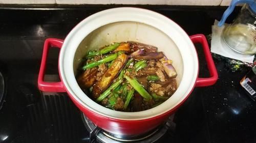 茄子|茄子配豆角，简单一锅出，咸香下饭，软嫩入味，三天就得做一次