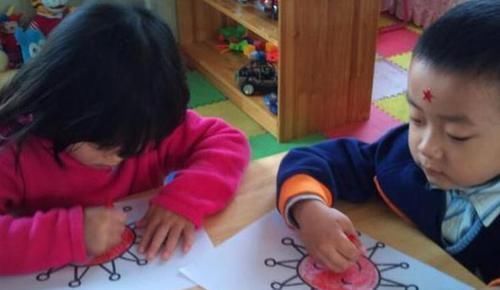 女儿|5岁女儿上完美术辅导班后,回家画出几幅画,父母见后立马报警