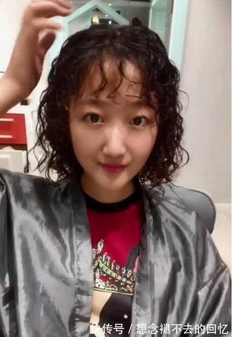 分手|美女为时尚做了个爆炸头,男友看到女友发型后却要分手!