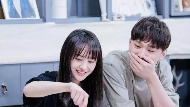 郑爽曾为了上综艺拿2400万的酬劳，答应和张恒四六开