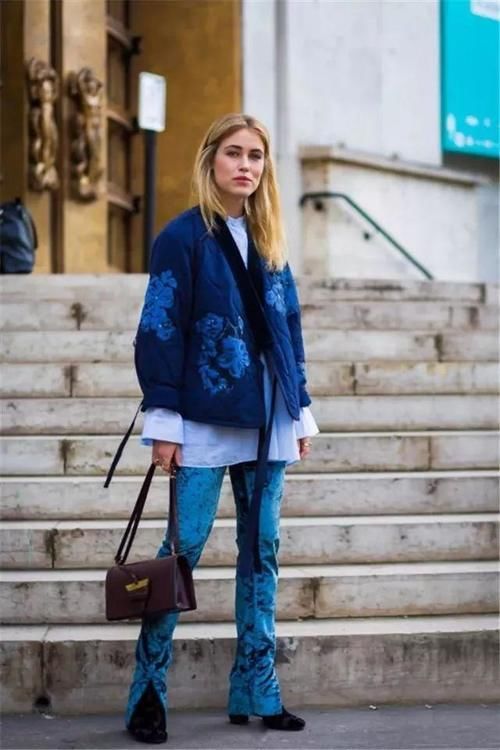  搭配|又到了穿羽绒服的季节，今年流行“穿短不穿长”，时髦保暖又显高