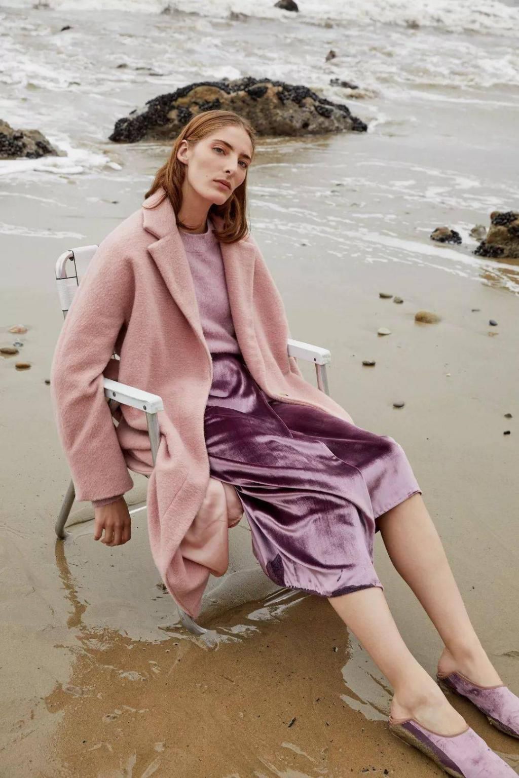  黑色|比驼色显白，比黑色高级，大衣今年流行这5个颜色！