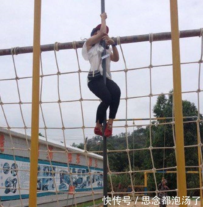 |搞笑图片幽默段子笑话:妹子,你这双鞋穿着脚不难受吗