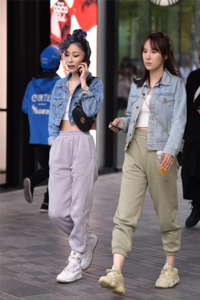 清秀靓丽的休闲搭配气质满满，可以完美的承托出你的好身材