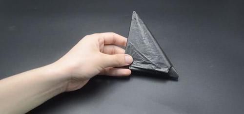 家里塑料袋堆积如山,1分钟学会如何收纳,整整齐齐又能重复使用