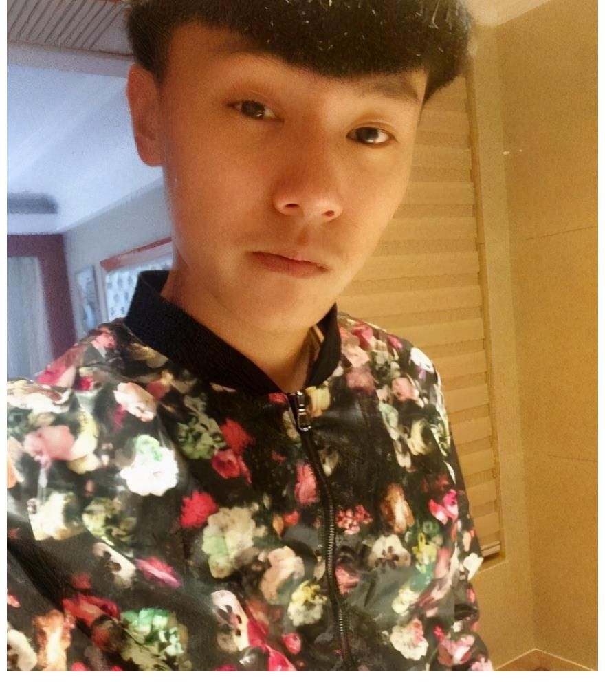 丫头|《变形记》6年后，和爷爷相依为命的丫头去世，富二代做法太暖心